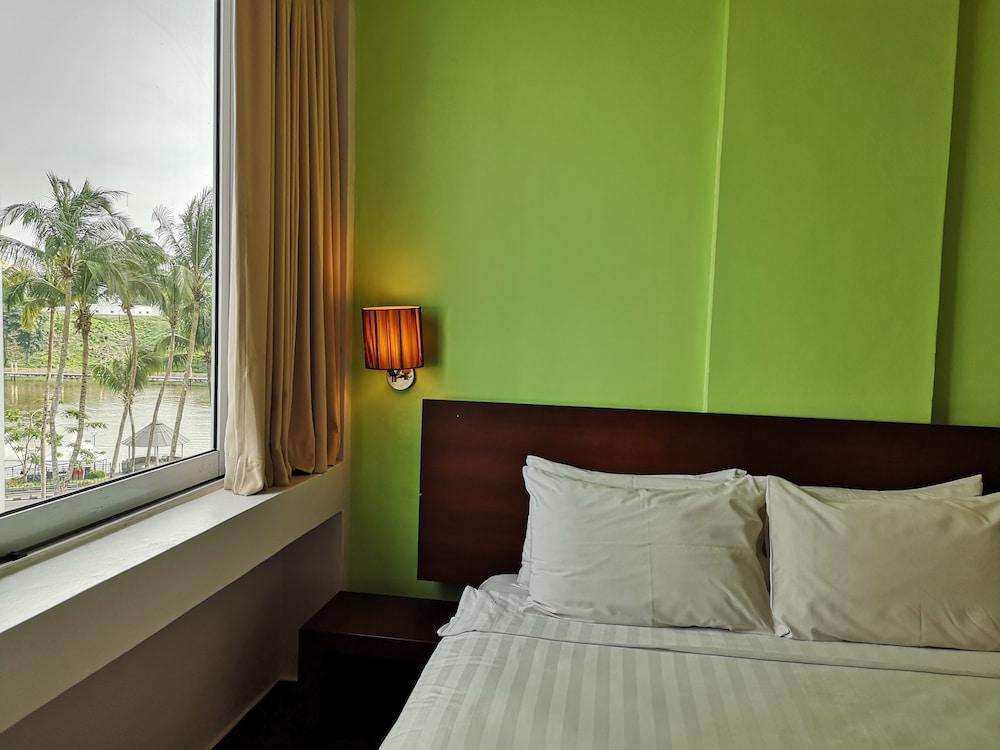 Tune - Waterfront Hotel